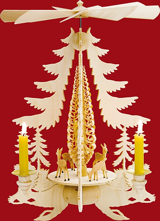 Taulin Kleine Pyramide, geschnitzte Rehe