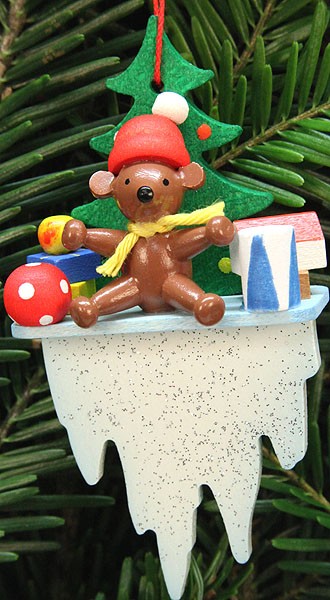 Christian Ulbricht Baumbehang Teddy auf Eiszapfen