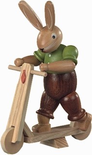 Kleinkunst Müller Hase auf Roller