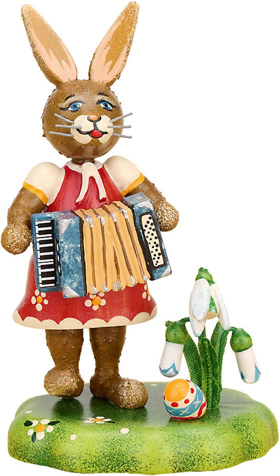 Hubrig Volkskunst Hasenmusikant - Mädchen mit Akkordeon