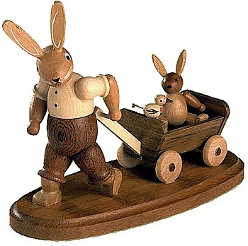 KleinkunstMüller Hasenvater mit Kind auf Bollerwagen