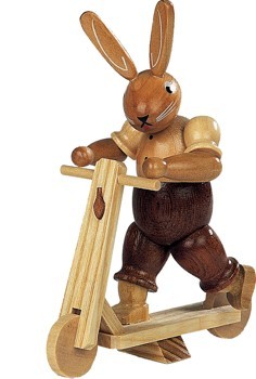Kleinkunst Müller Hase auf Roller