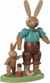Kleinkunst Müller Hasenvater mit spielendem Kind