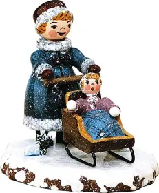 Hubrig Volkskunst Winterkinder - Mädchen mit Kinderschlitten